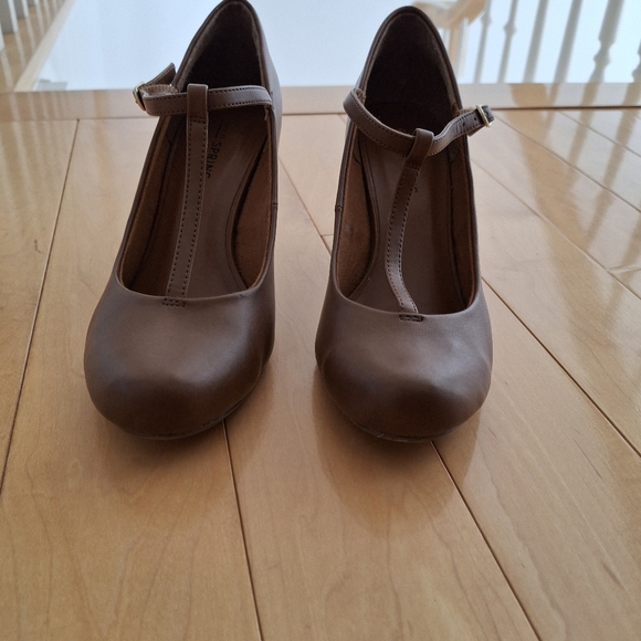 Call it Spring heel - Picture 3 of 7